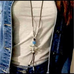 Beautiful dragonfly long necklace is not Uno de 50 but it’s the same style.